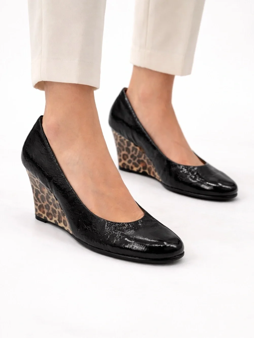 Aerosoles Elegant Plum Patent Leather Wedge Pumps with Leopard Print Heel SZ 8.5